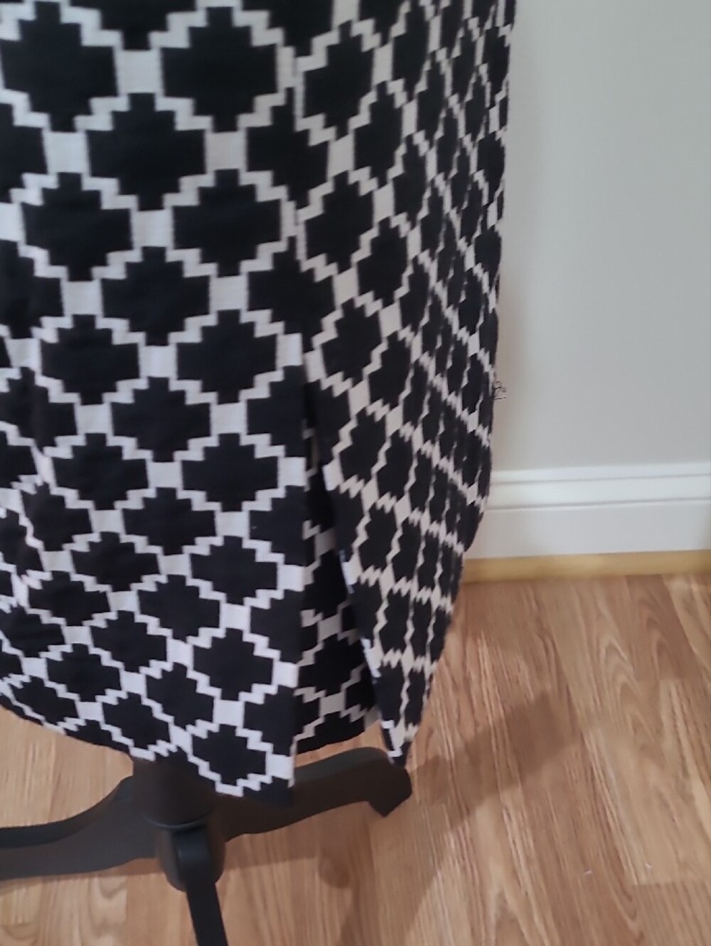 Harold's Black and White Geometric Tile/Lattice Pattern Lined Skirt - Size 6 - Picture 3 of 7